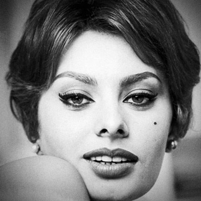 Sophia Loren photo portrait in black and white